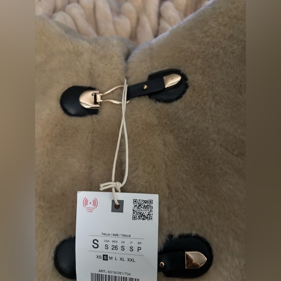 Zara Shearling Hooded Toggle Vest - Picture 8 of 9